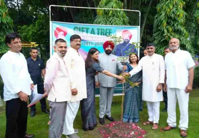 Governor Lt General Gurmeet Singh,Plants Tabebuia at Raj Bhavan, Backs Proposal for Dehradun’s Tree of Remembrance