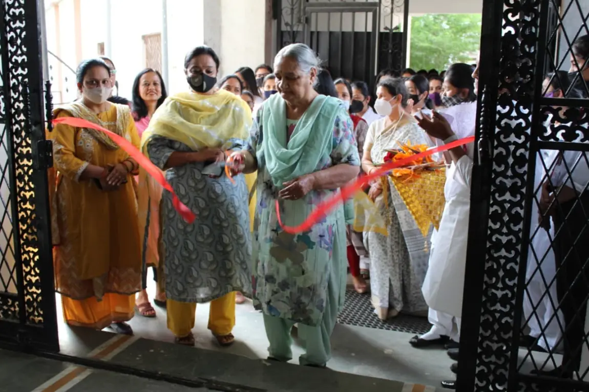 inaugurates girls mess of mata gujri girls hostel